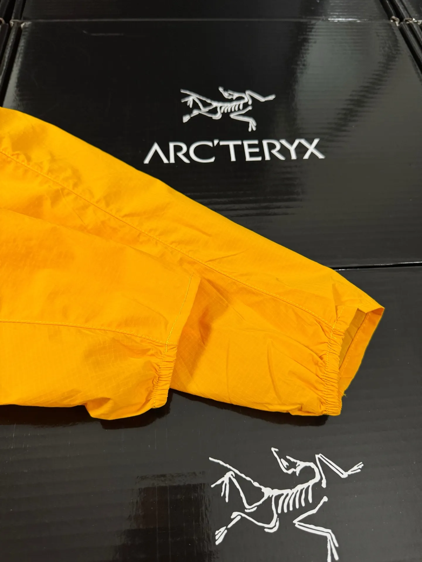 ❤️ ❤️ ARCTERYX SQUAMISH Same Style HOODY Breathable 25 Series Breathable ！ Same Style ！ New Arrival， ！Premium Quality ！ ， ， ， 99% Breathable 、 ， ！ 、 。 Windwall 、 、 、 、 … 、 、 、 … 、 ， 、 … 、 ！ 、 … ！ ： Black Size S 66 112 46.4 60 90-110 M 68 116 47.6 61.5 110-130 L 70 120 48.8 63 130-145 XL 72 124 50 64.5 145-160 XXL 74 128 52.4 67.5 170-190 、 XXXL 78 132 55 70 190